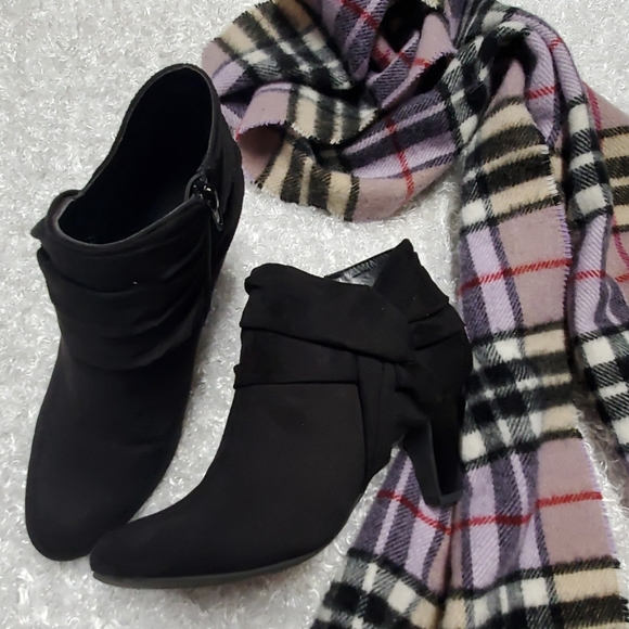 dexflex comfort Shoes - Black Faux Suede Booties